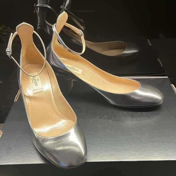 Ladies Valentino pewter block heel Mary-janes. - Picture 1 of 8